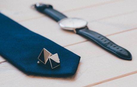 חפתים בצורת אותיות בבגד בשבת