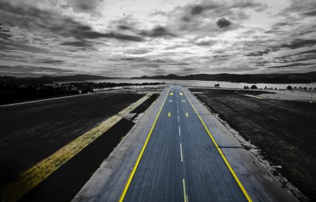 לנחות מטיסה בערב שבת