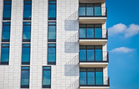 השוכר דירה-להשכיר לאנשים אחרים