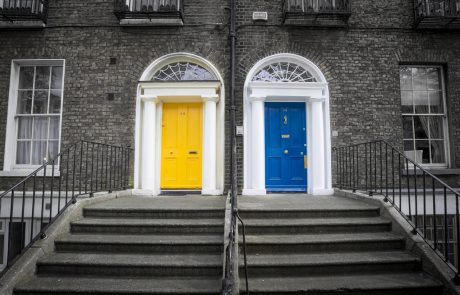 שכנים מציקים