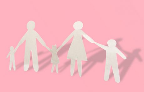 גרוש בבית גרושתו לביקור הילדים