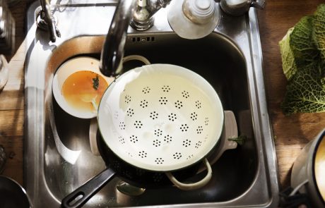 שטיפת כלים חלביים בכיור הבשרי