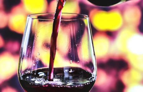 שתיית יין דוקא בפורים