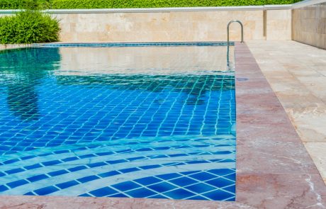 טבילת עזרא בבריכה בשבת