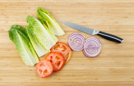 חיתוך סלט בשבת
