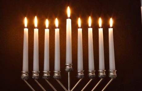 לקט דיני ומנהגי חנוכה