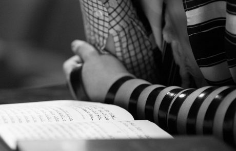 הנחת תפילין כשהאצבע חבושה