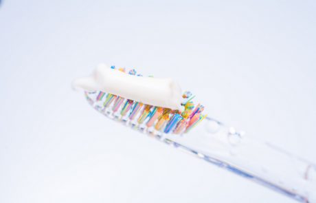 צחצוח שיניים בשבת