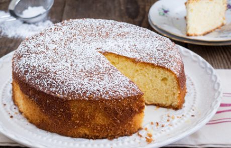 עוגה  פרווה שנאפתה בתנור בשרי, לאכול עם חלב