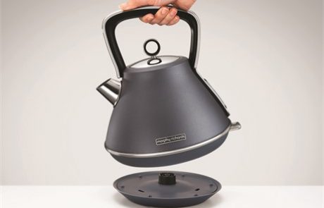 הפעלת קומקום עם מים קרים לפני שבת